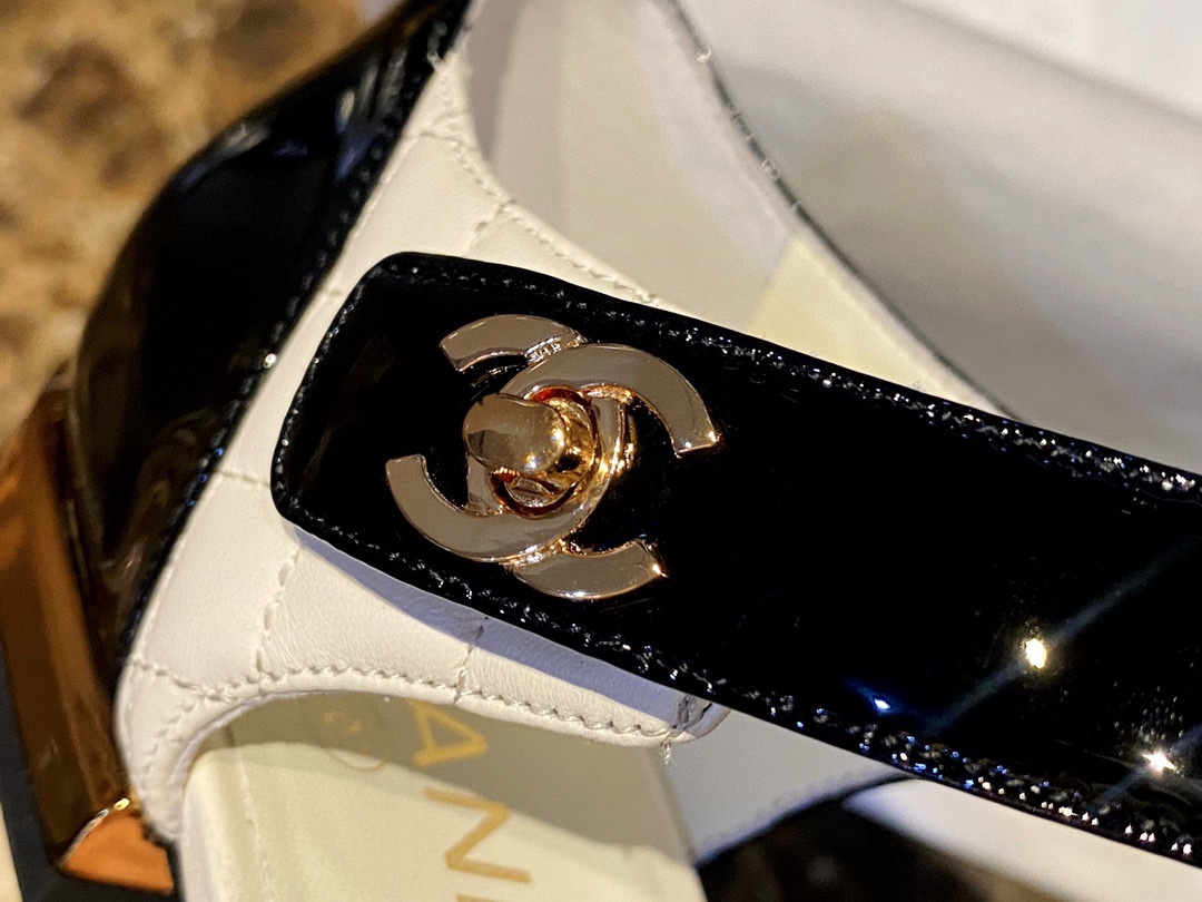 Chanel White Diamond Grid Mary Janes - Imported Lamb Leather Combined with High Gloss Patent Leather, Exuding Exquisite Charm with Classic Lock Buckle Electroplated in 18K Gold