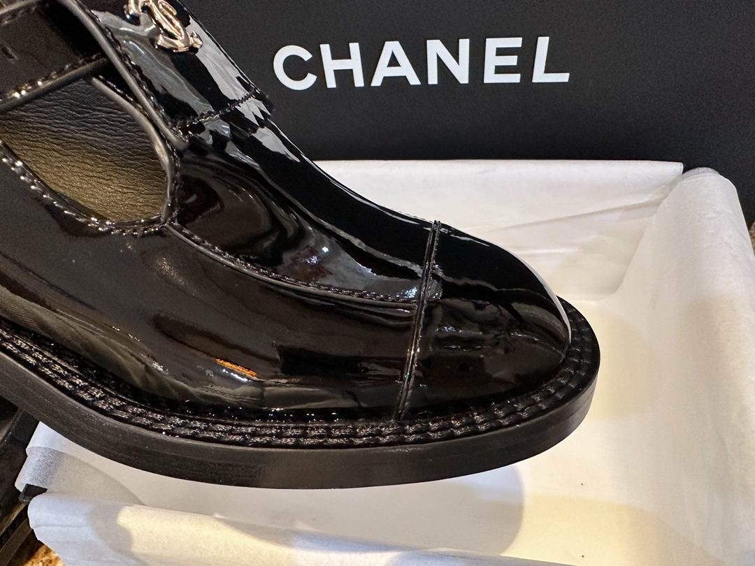 Chanel Chunky Sole Big Head Mary Janes - Super Cute Mary Jane Silhouette ➕ Vintage High Gloss Patent Leather, Adorable Round Toe Design, Versatile Design with T-Strap Style for Comfort, Leg-Lengthening Style Guaranteed