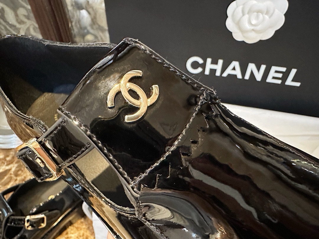 Chanel Chunky Sole Big Head Mary Janes - Super Cute Mary Jane Silhouette ➕ Vintage High Gloss Patent Leather, Adorable Round Toe Design, Versatile Design with T-Strap Style for Comfort, Leg-Lengthening Style Guaranteed