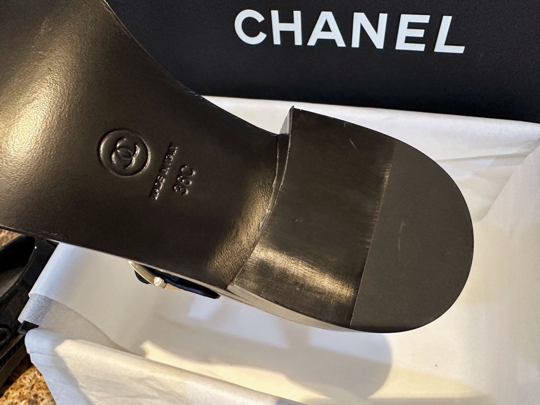 Chanel Chunky Sole Big Head Mary Janes - Super Cute Mary Jane Silhouette ➕ Vintage High Gloss Patent Leather, Adorable Round Toe Design, Versatile Design with T-Strap Style for Comfort, Leg-Lengthening Style Guaranteed