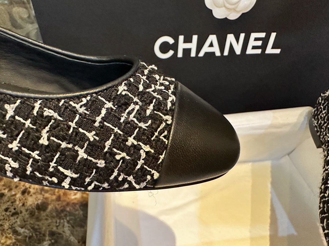 Chanel Black and White Checkered Tweed Pearl Mary Janes - Black and White Checkered Tweed Fabric Combined with Black Goat Leather Toe