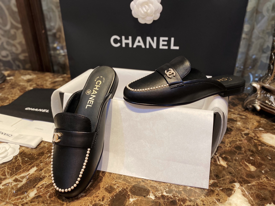 Chanel Loafer pearl half drag