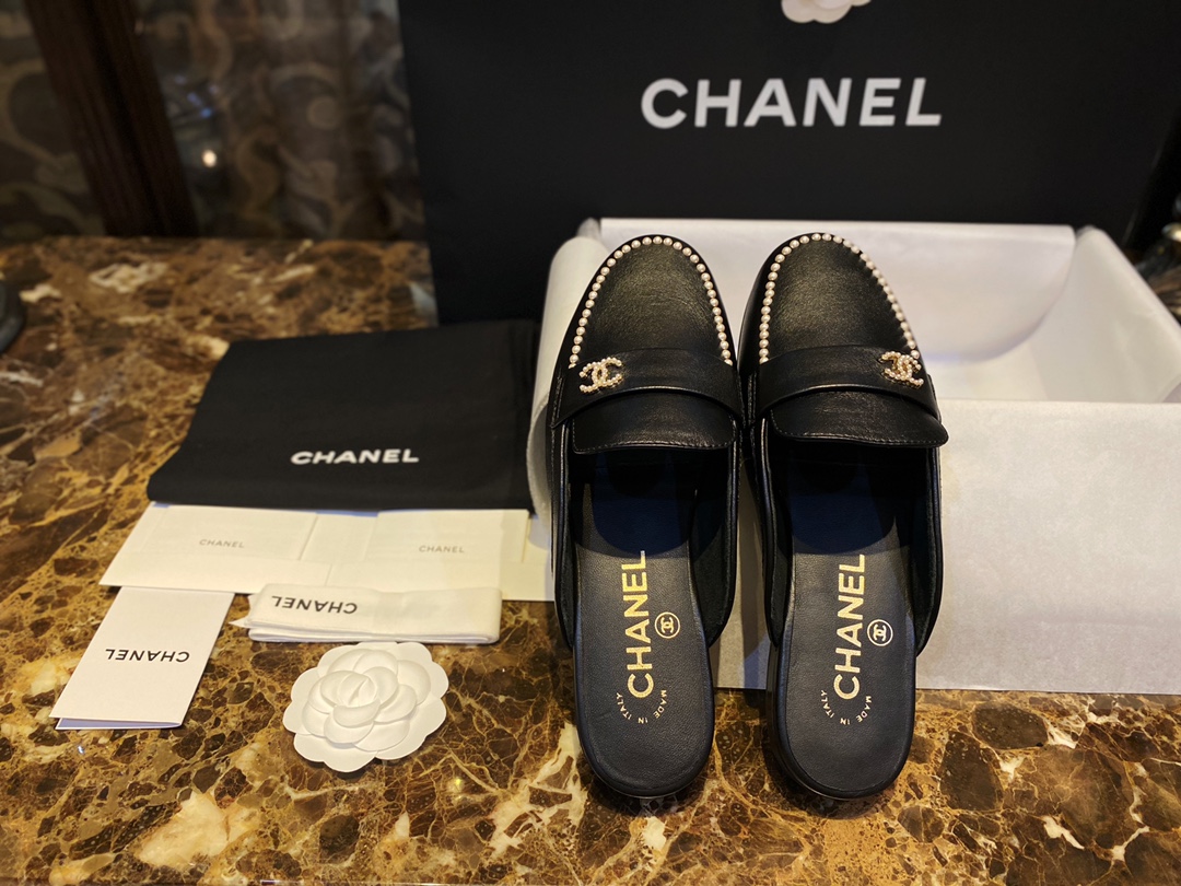 Chanel Loafer pearl half drag