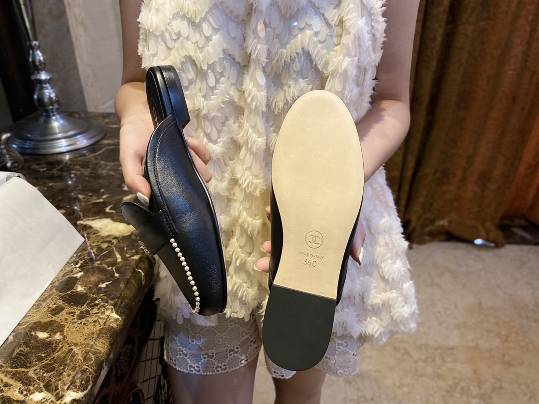 Chanel Loafer pearl half drag