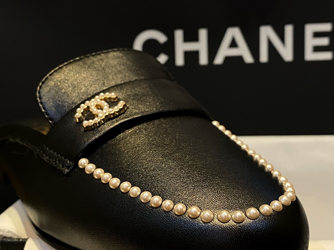 Chanel Loafer pearl half drag