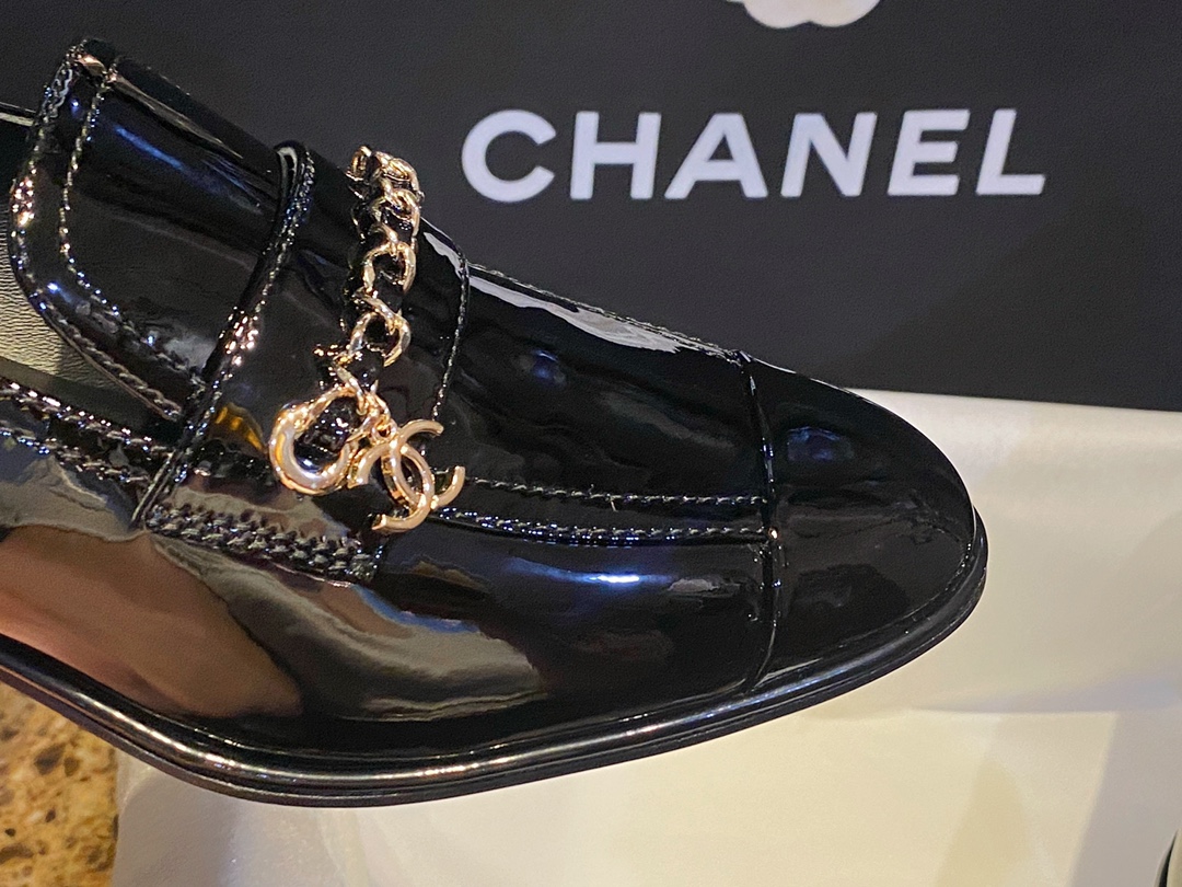 Chanel  Chain  patent leather loafers  Shoes