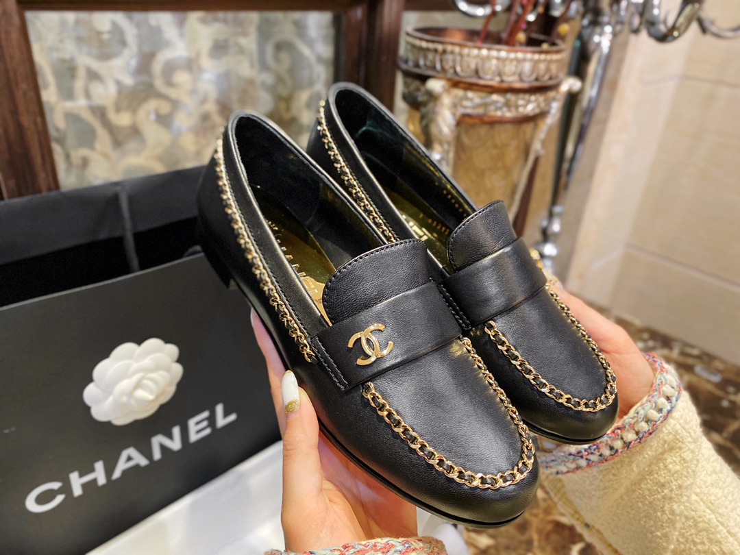 Chanel Sheepskin Chain Detail Loafers