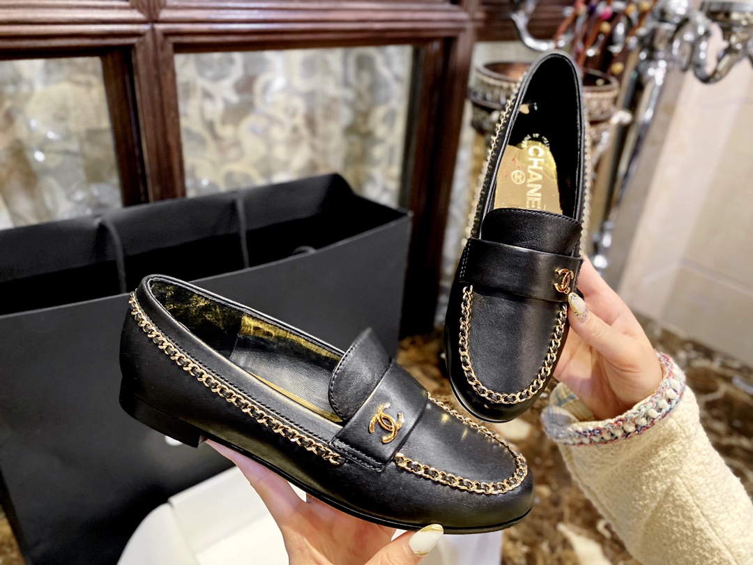 Chanel Sheepskin Chain Detail Loafers