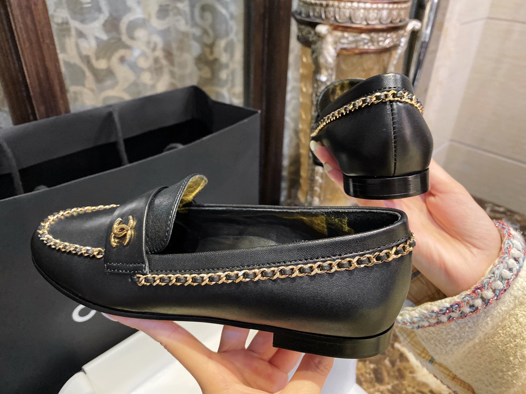 Chanel Sheepskin Chain Detail Loafers