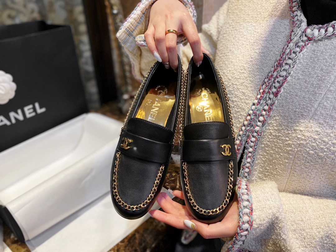 Chanel Sheepskin Chain Detail Loafers