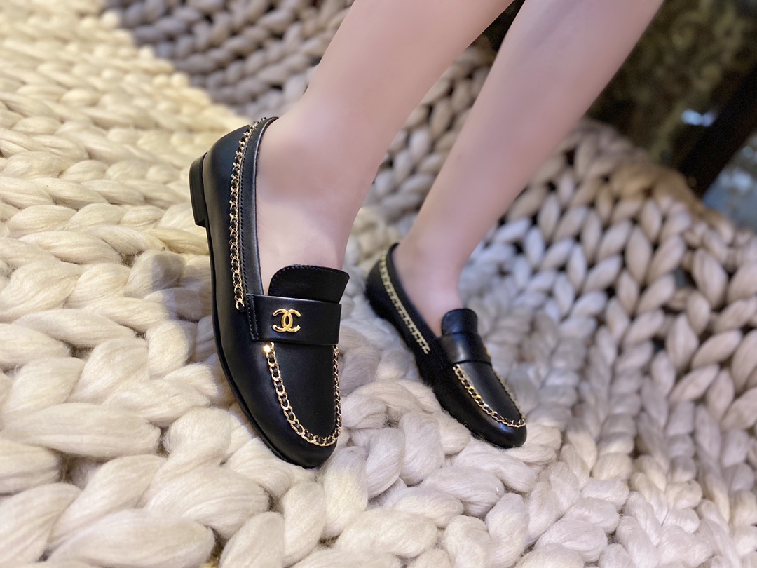 Chanel Sheepskin Chain Detail Loafers