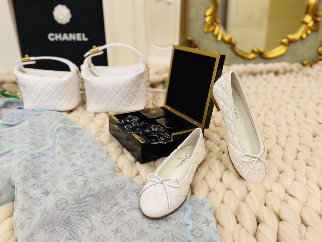 Chanel Customized Imported Elephant-Embossed Cowhide Diamond-Pattern White