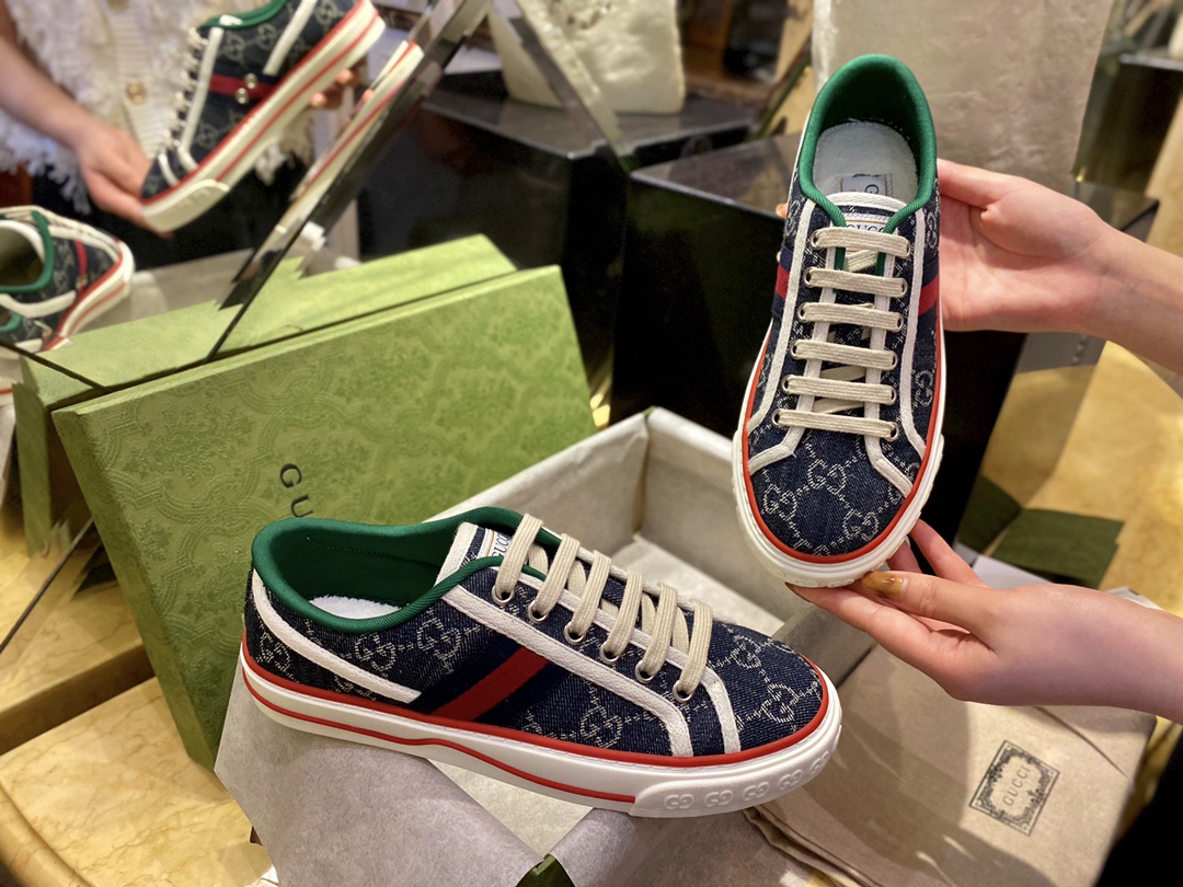 
Vintage Canvas Sneakers 