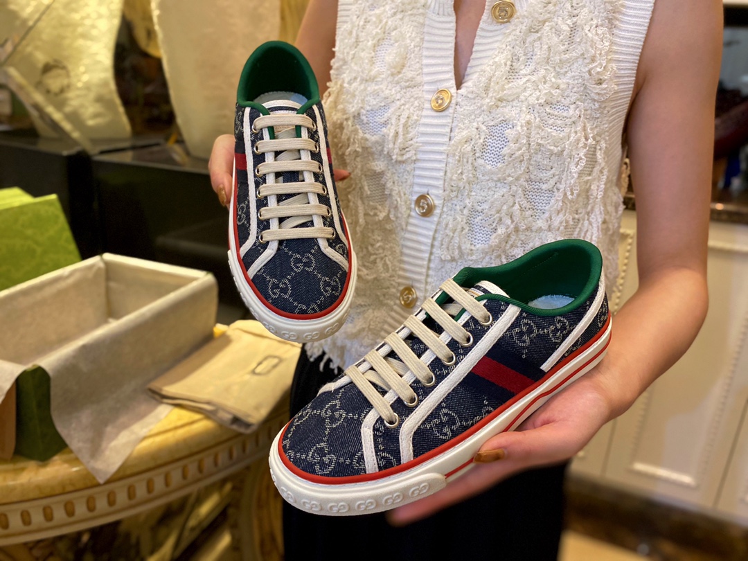 
Vintage Canvas Sneakers 