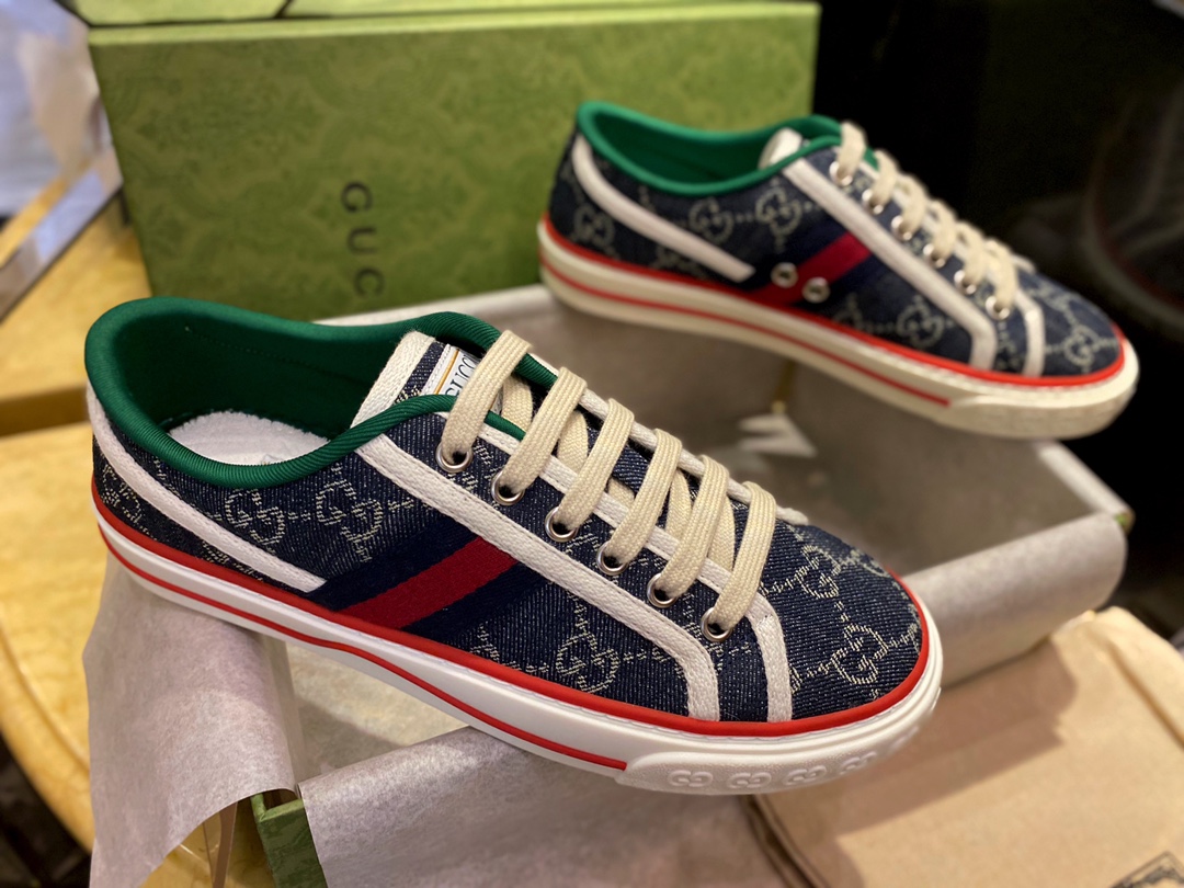 
Vintage Canvas Sneakers 