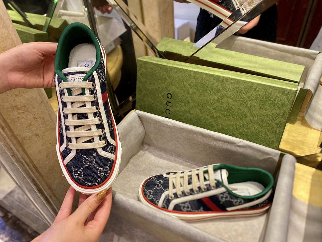 
Vintage Canvas Sneakers 