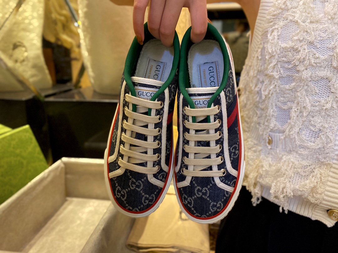 
Vintage Canvas Sneakers 