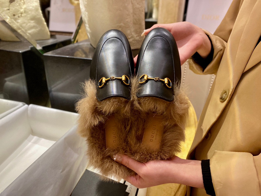 Classic Fur Slides