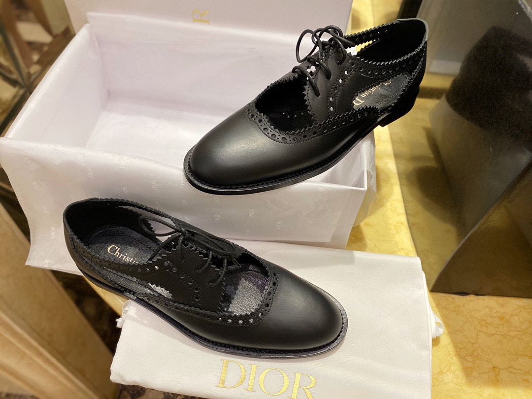 Black Carved Hollow Lace-up Leather Shoes