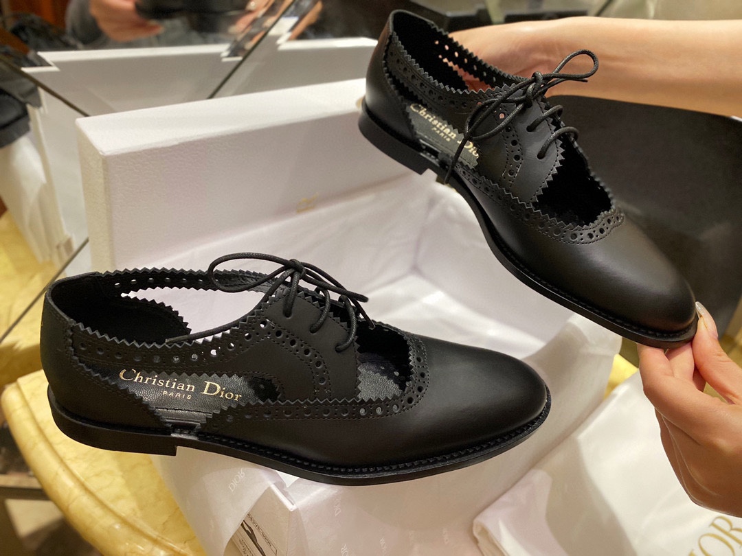 Black Carved Hollow Lace-up Leather Shoes