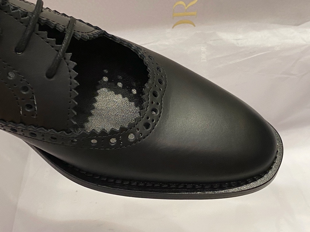 Black Carved Hollow Lace-up Leather Shoes