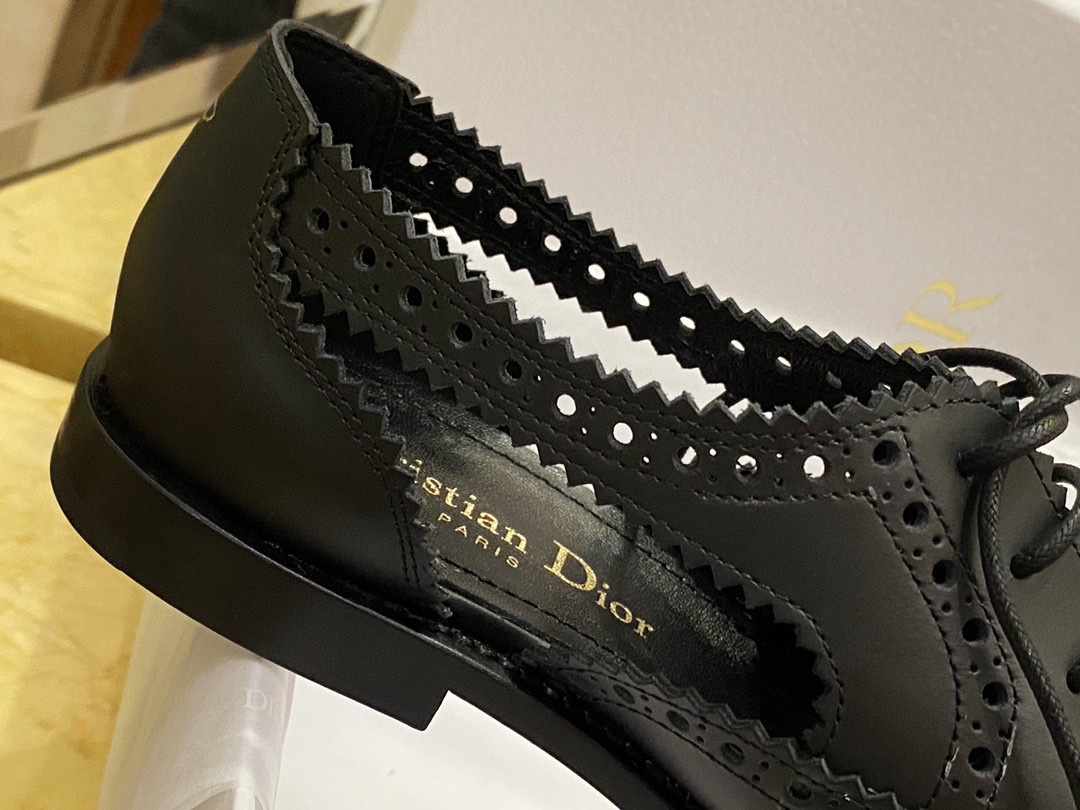 Black Carved Hollow Lace-up Leather Shoes