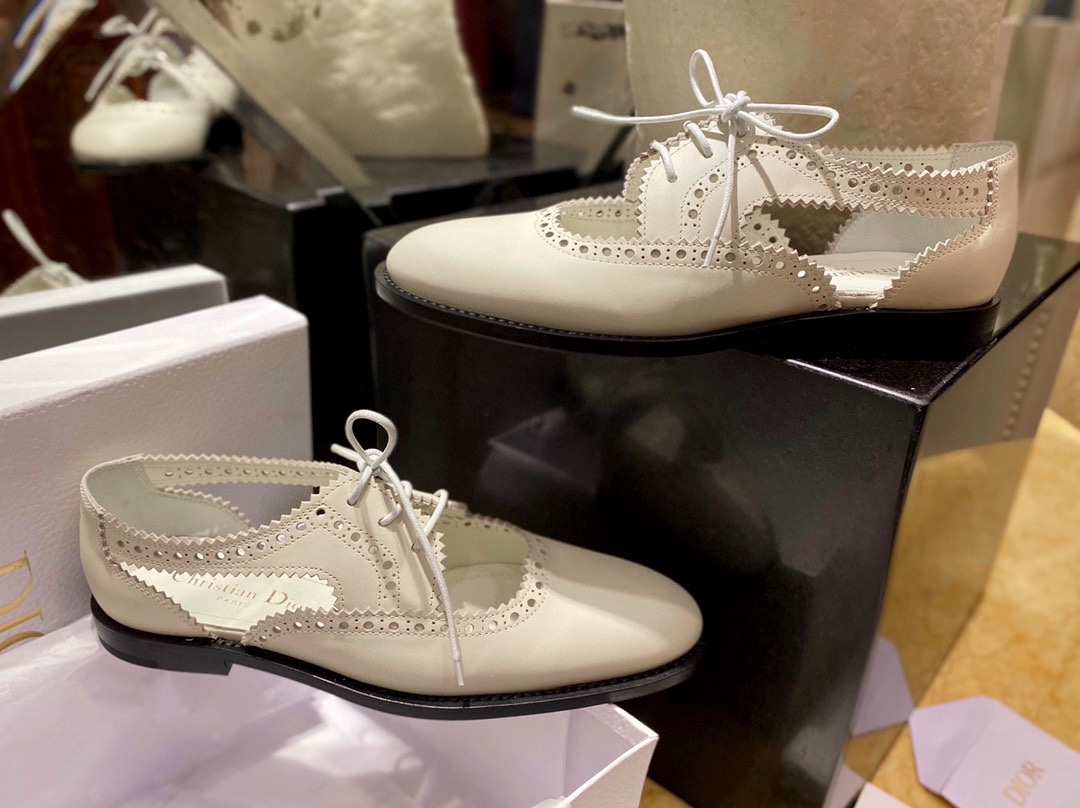 White Carved Hollow Lace-up Leather Shoes