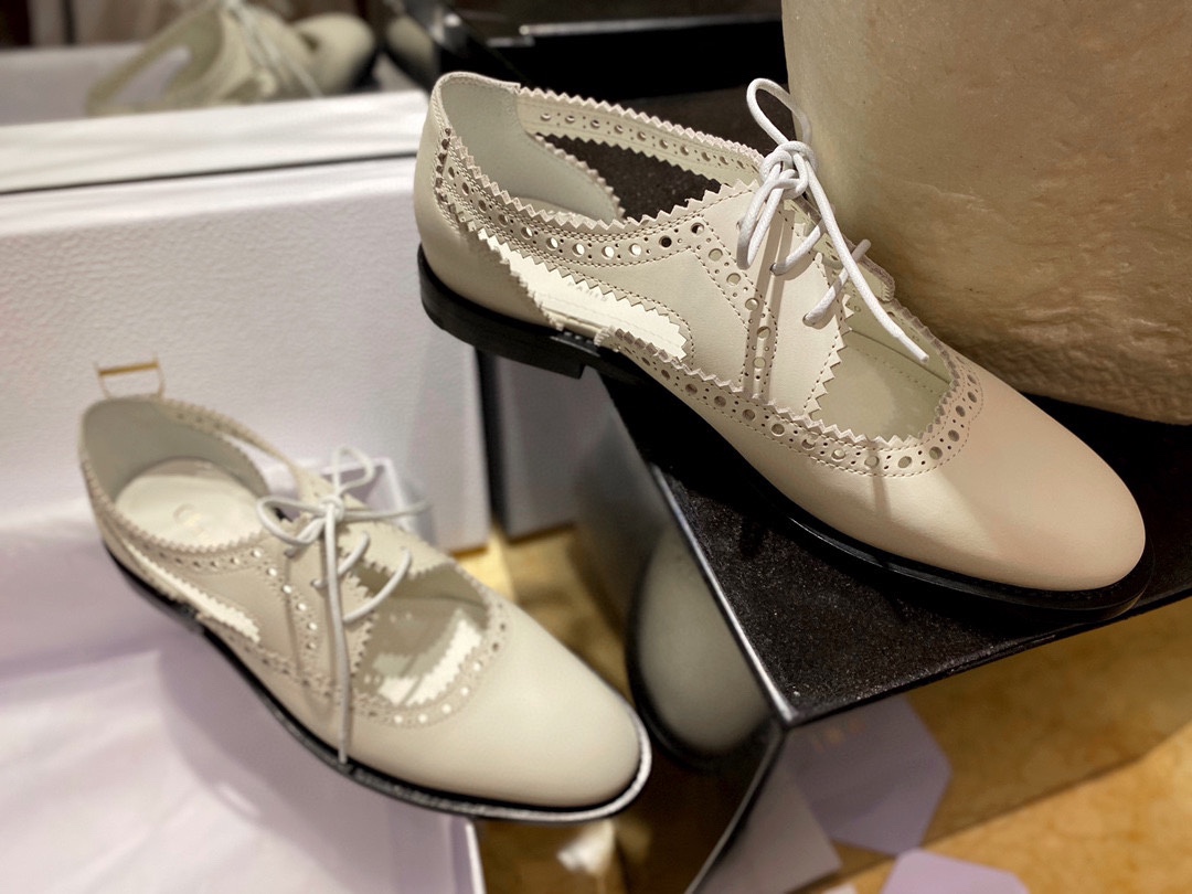 White Carved Hollow Lace-up Leather Shoes