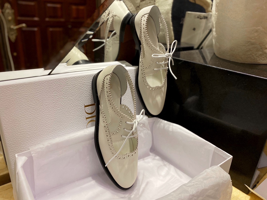 White Carved Hollow Lace-up Leather Shoes