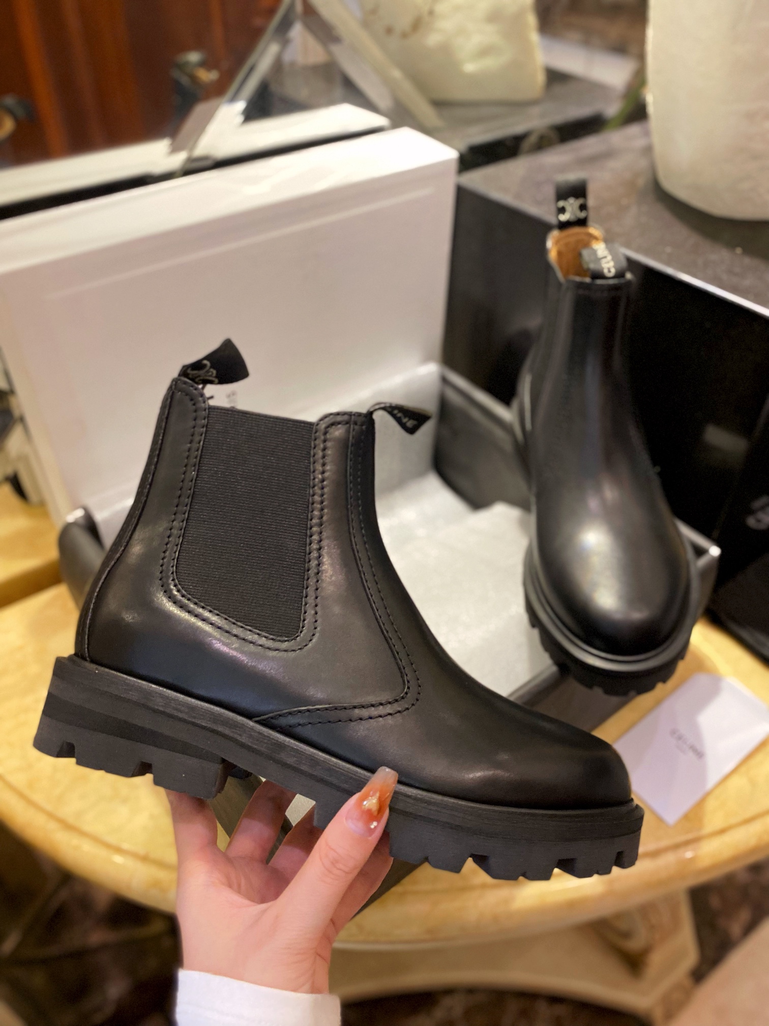 MARGARET CHELSEA BOOT IN CALFSKIN