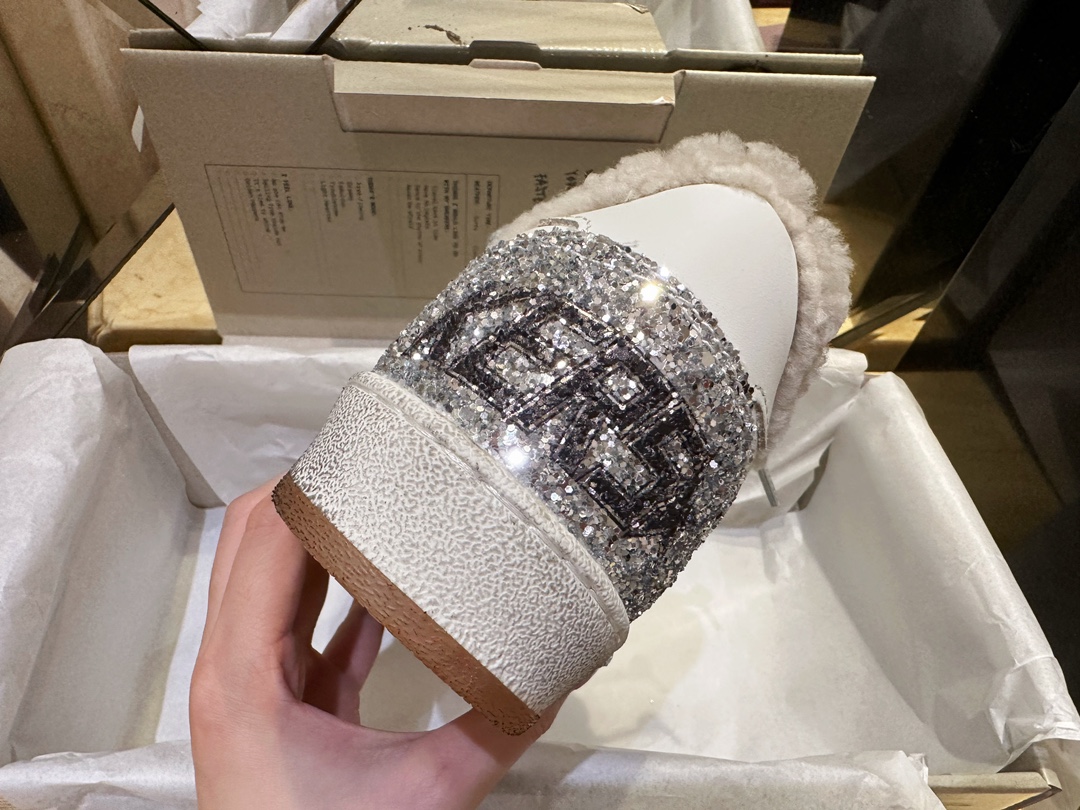 GGDB Ballstar White Flashing Star Fur Shoes