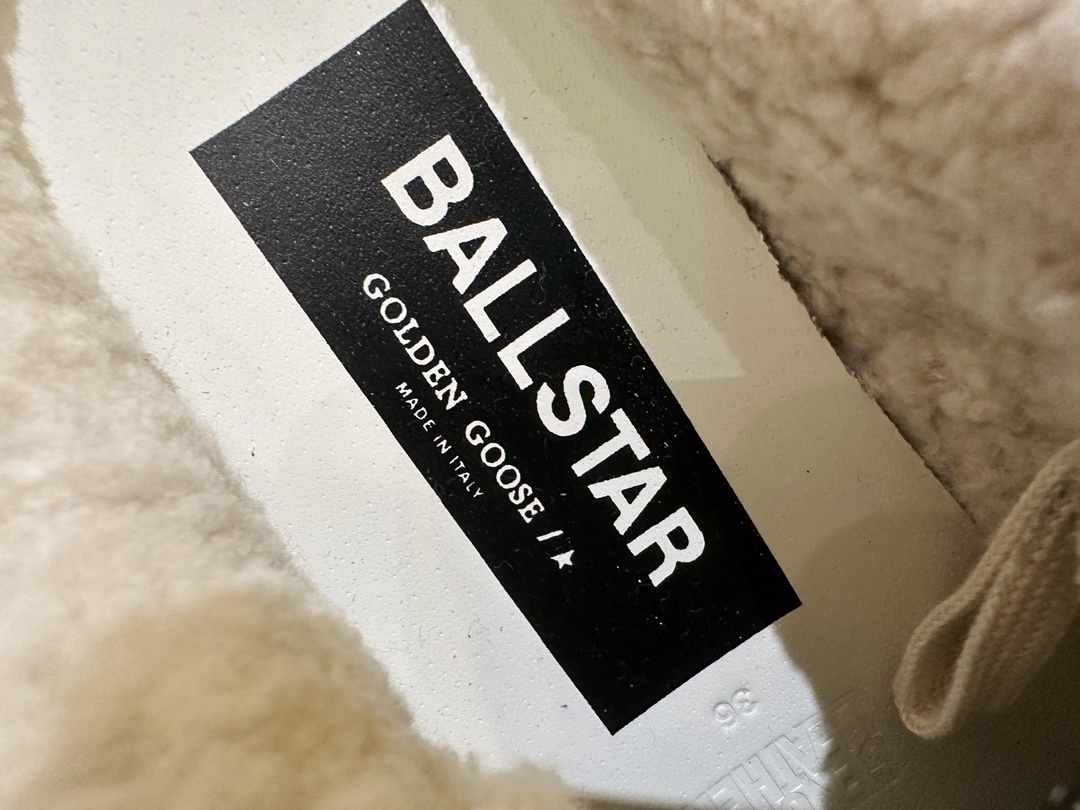 GGDB Ballstar White Flashing Star Fur Slides