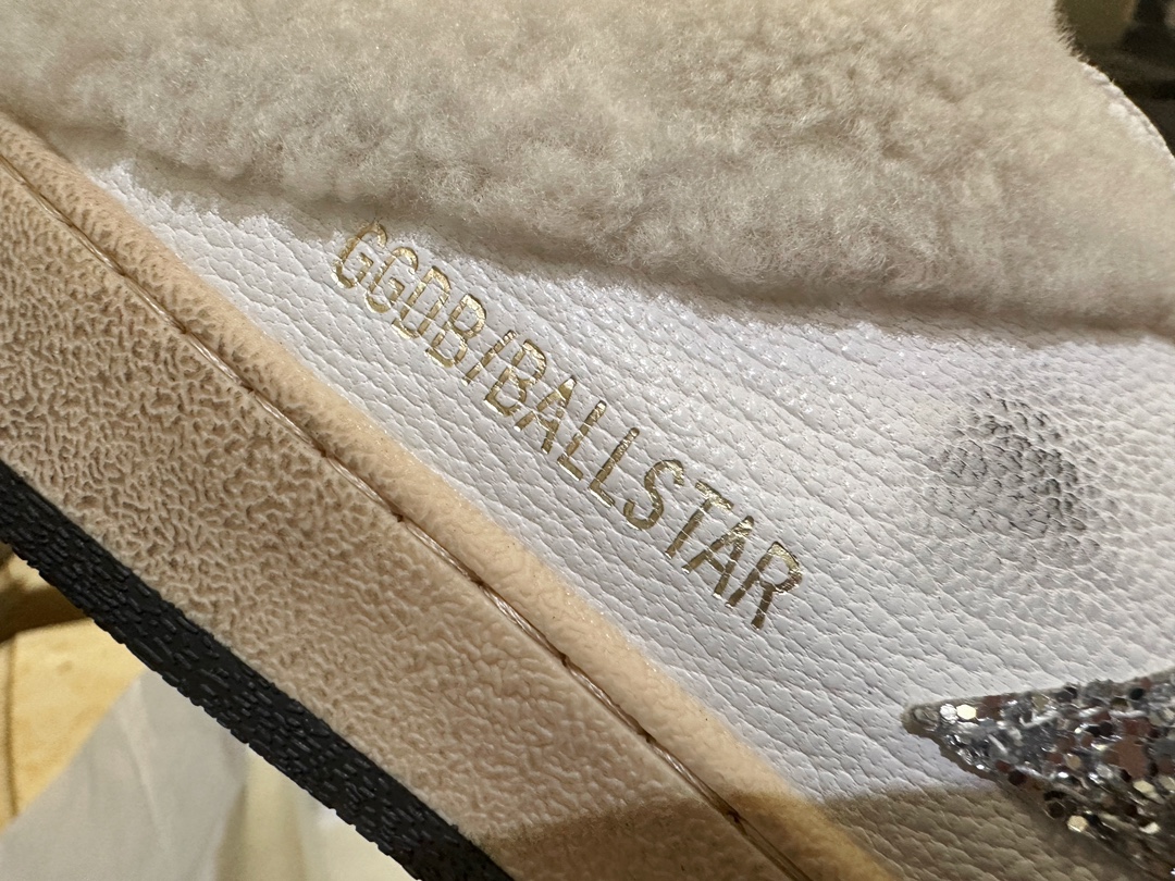 GGDB Ballstar White Flashing Star Fur Slides