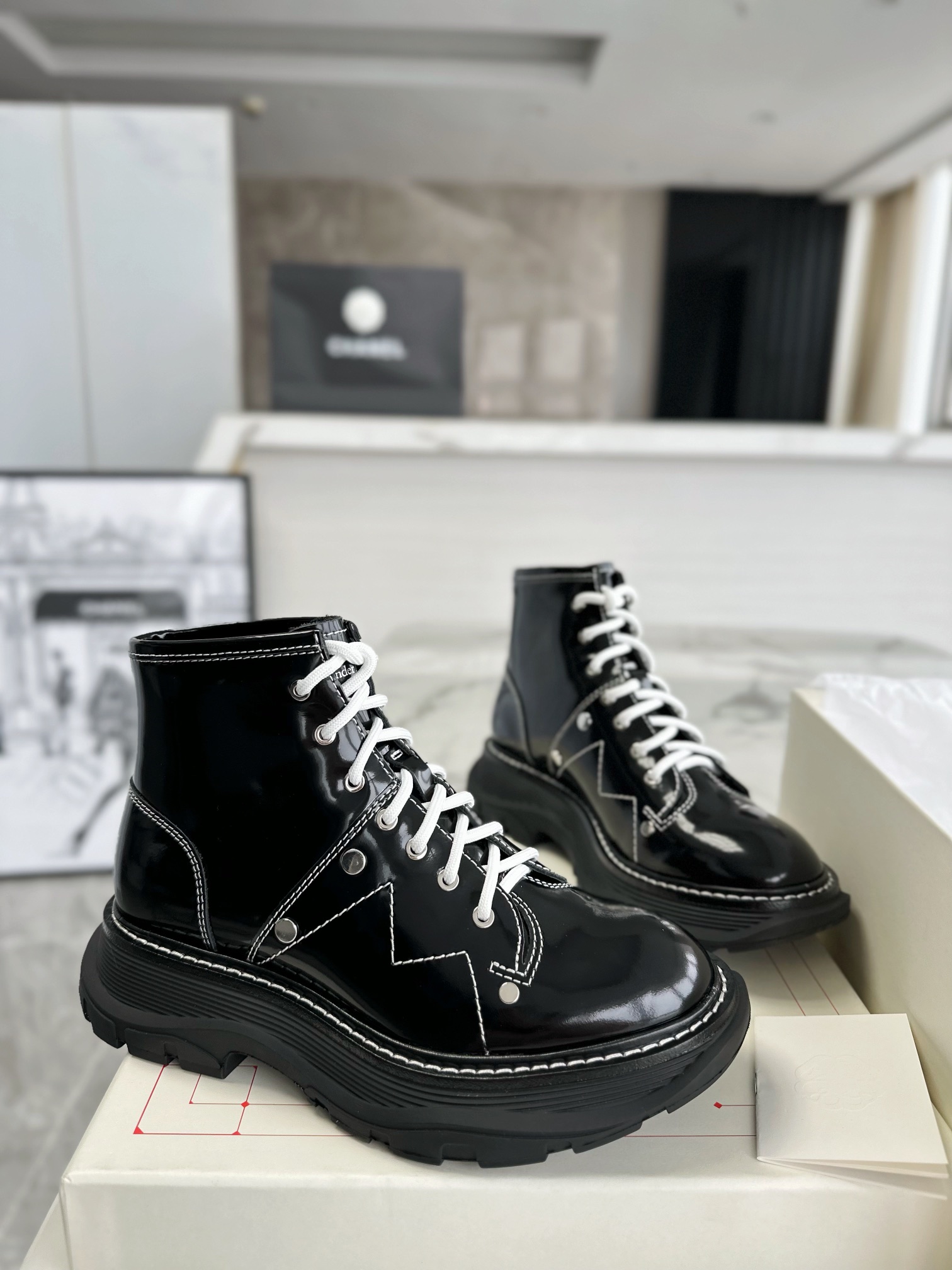 McQueen Original Factory Open-sided Pearl Martin Boots