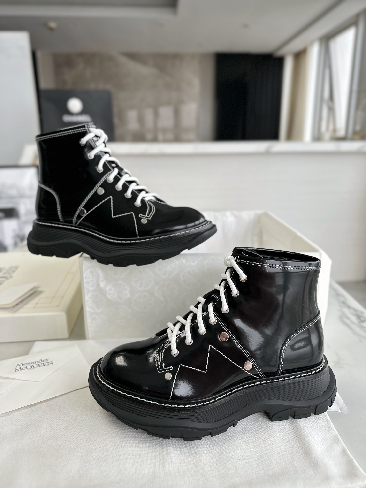 McQueen Original Factory Open-sided Pearl Martin Boots