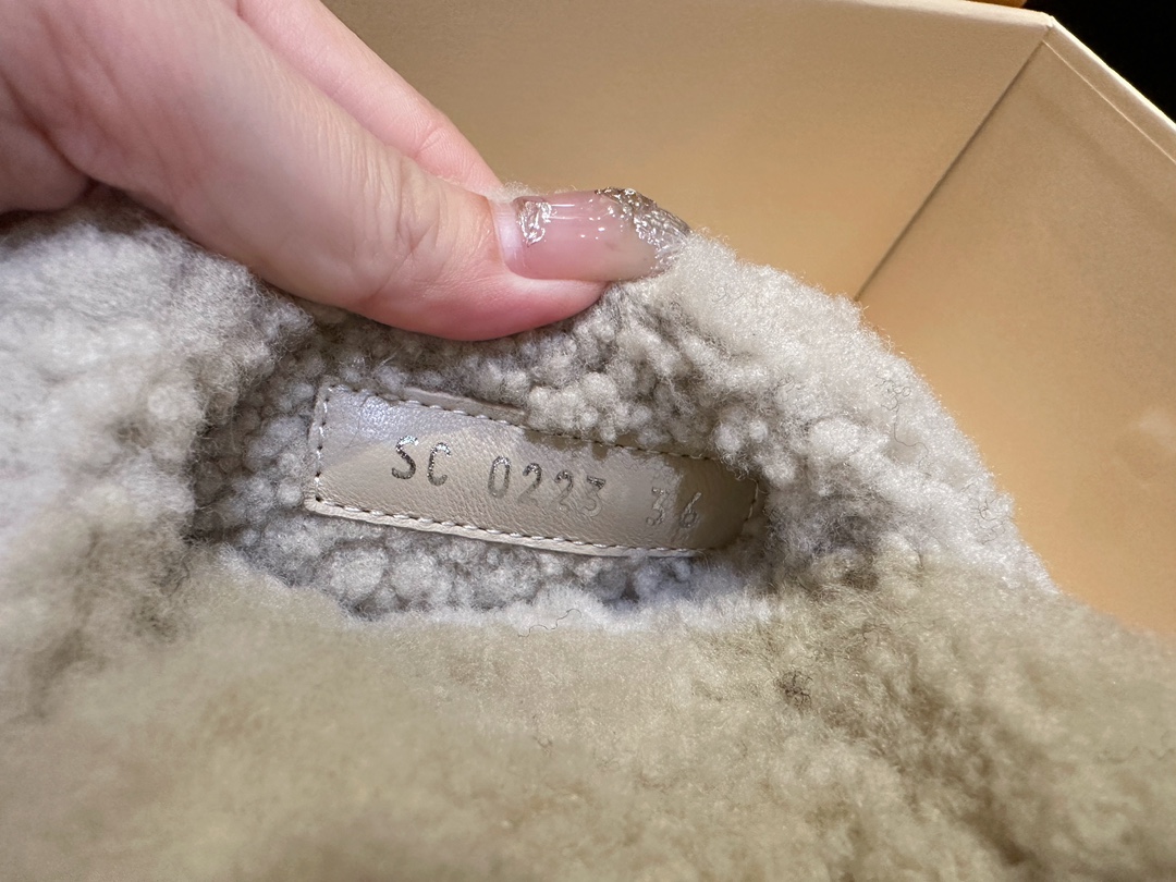 LV23 Thick Sole Sheepskin Slippers