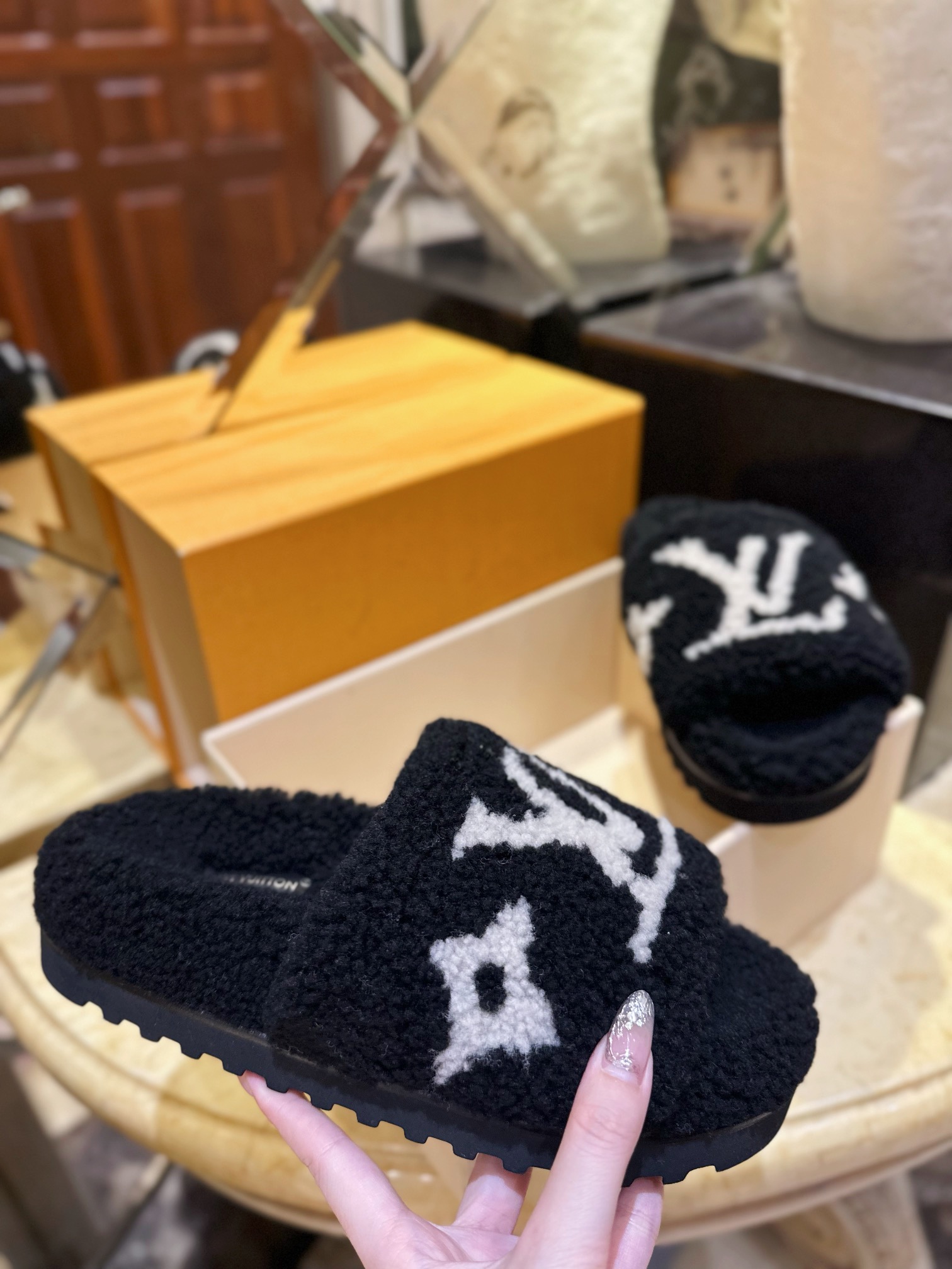 LV23 Thick Sole Sheepskin Slippers