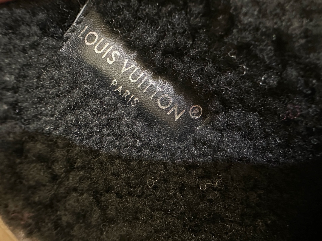 LV23 Thick Sole Sheepskin Slippers