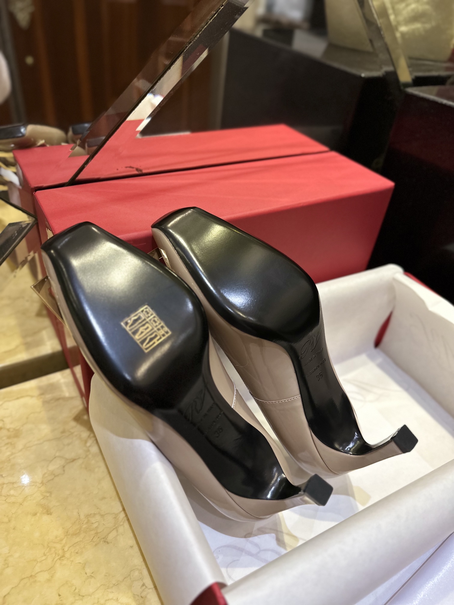 Roger Vivier 7cm Bell High Heel Single Shoes, Soft Cow Patent Leather + Water-dyed Sheepskin Lining