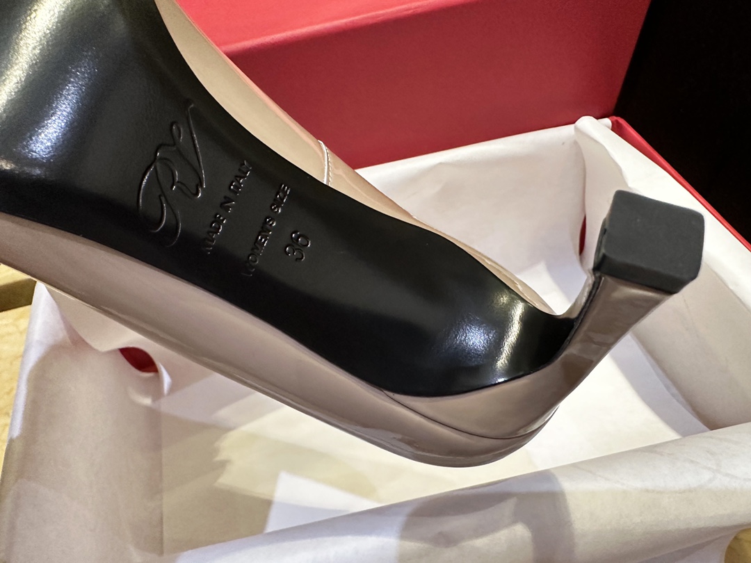 Roger Vivier 7cm Bell High Heel Single Shoes, Soft Cow Patent Leather + Water-dyed Sheepskin Lining