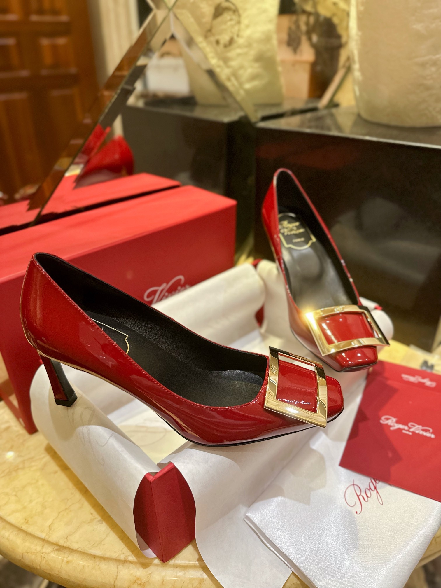 Roger Vivier 7cm Short Toe TP + Elegant Gold Buckle, Bell High Heel Single Shoes