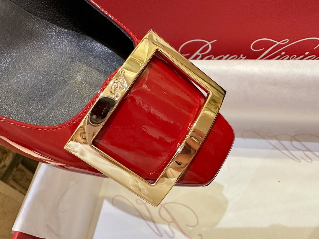 Roger Vivier Horseshoe Heel Single Shoes, Water-dyed Sheepskin Lining + 4.5cm Heel for "Pressure Relief" on Both Feet, Exquisite Details