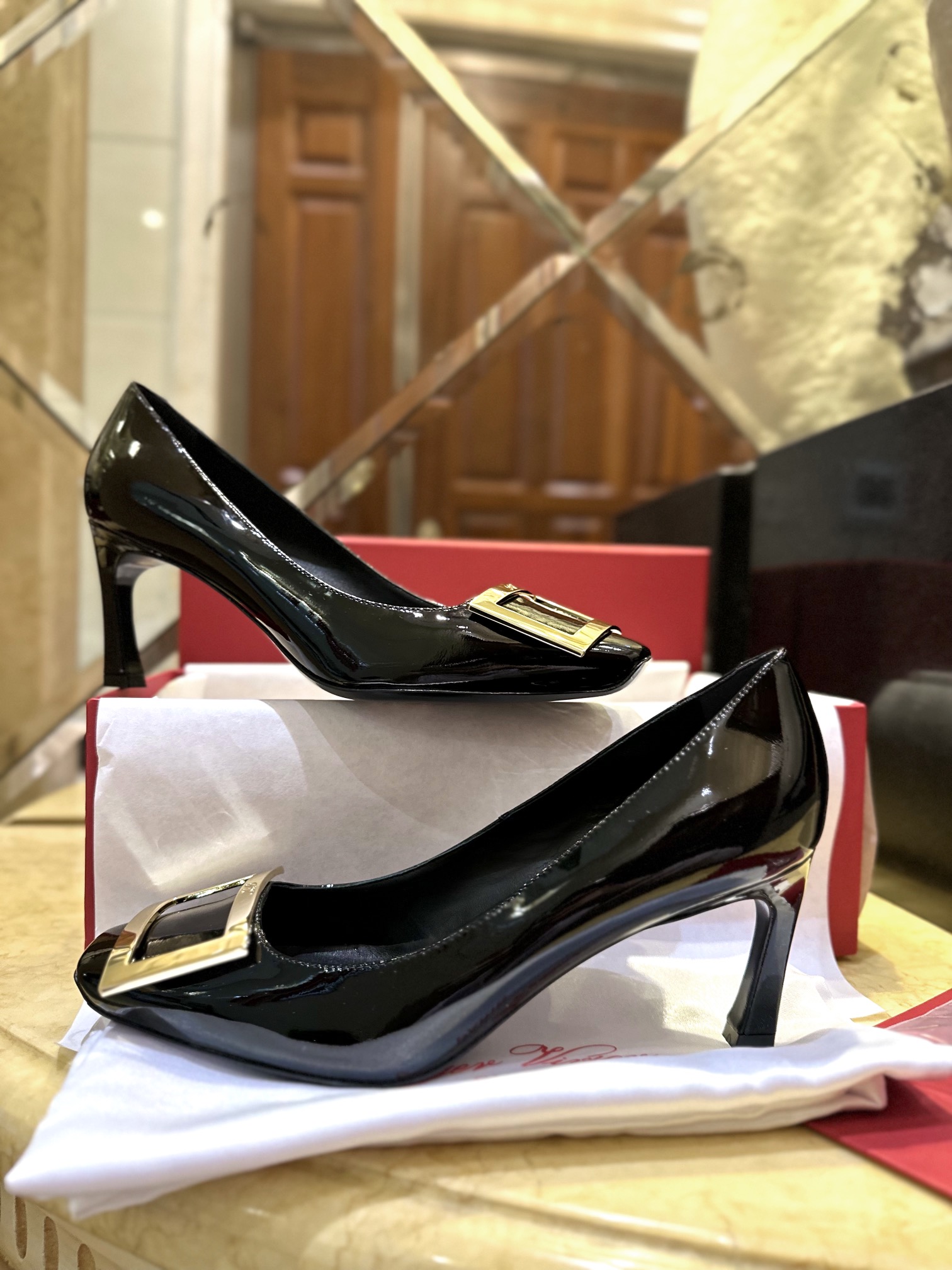 Roger Vivier 7cm Bell High Heel Single Shoes, Imported Cow Patent Leather + Gold Square Buckle, Lamb Leather Lining, 7cm Heel