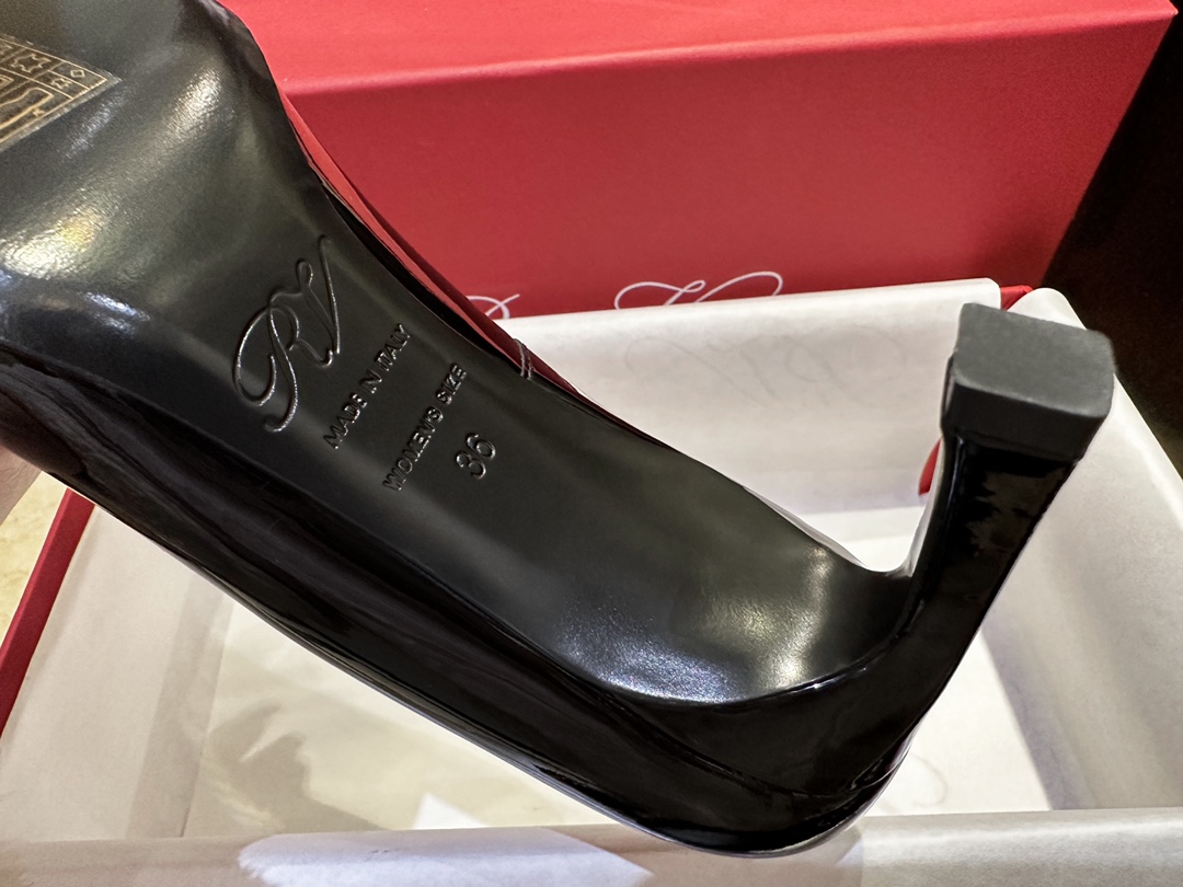 Roger Vivier 7cm Bell High Heel Single Shoes, Imported Cow Patent Leather + Gold Square Buckle, Lamb Leather Lining, 7cm Heel