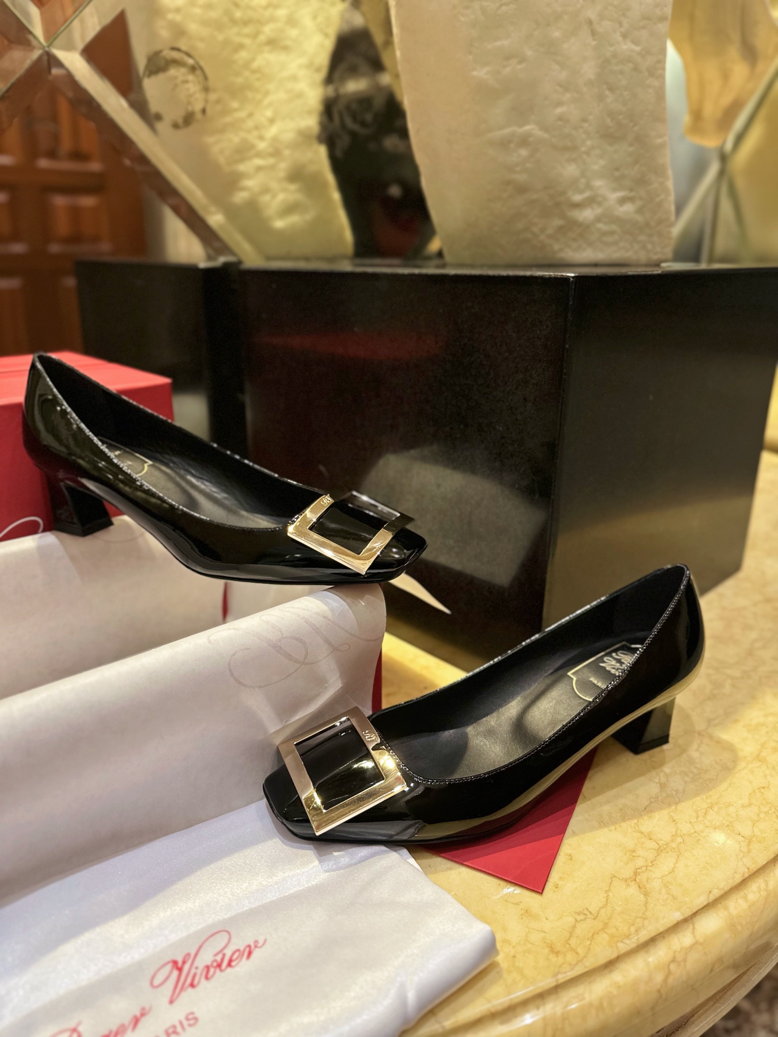 Roger Vivier Horseshoe Heel Single Shoes, Imported Calf Patent Leather + Iconic Square Buckle, Soft Lamb Leather Lining + 4.5cm Heel