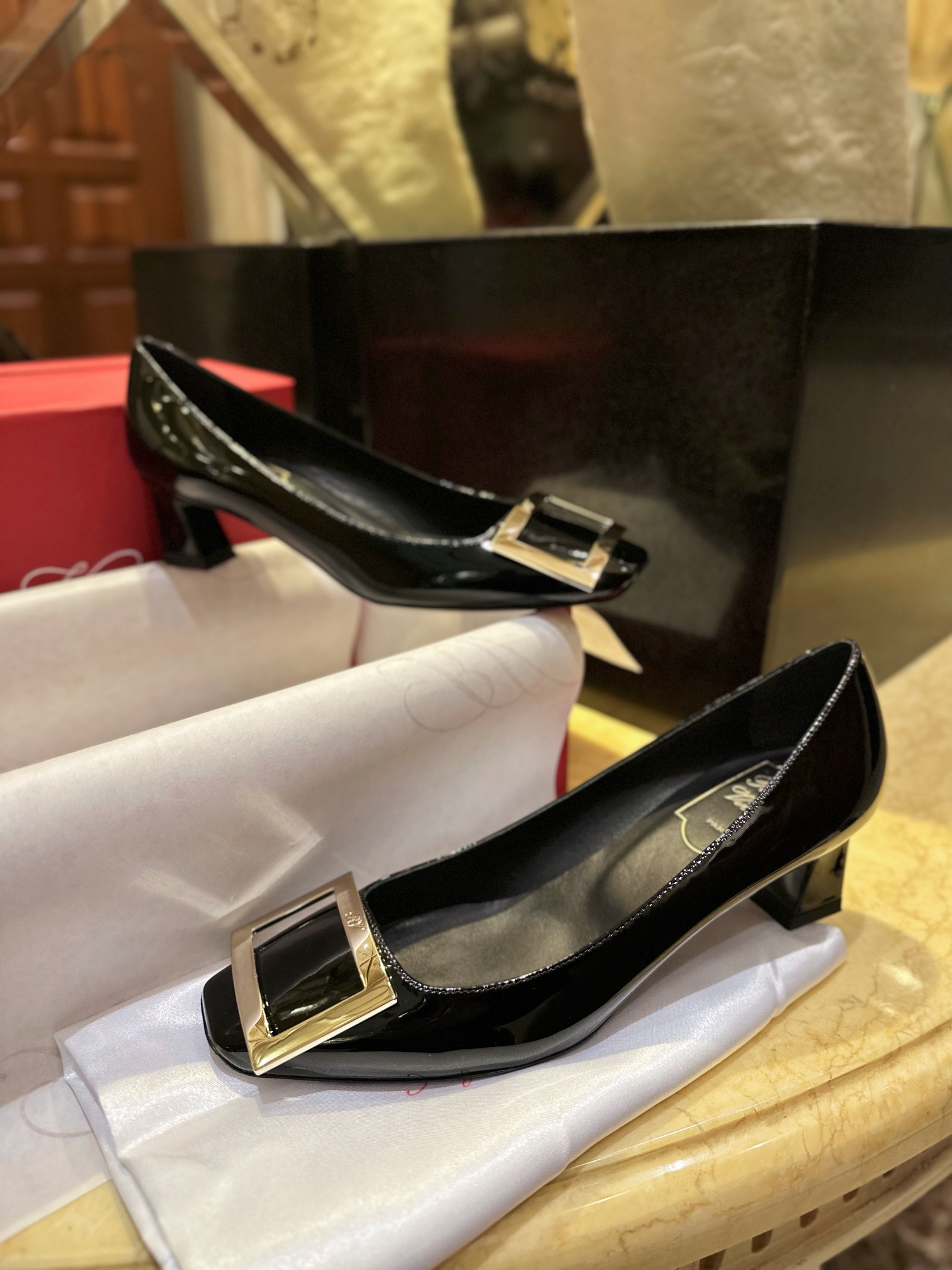 Roger Vivier Horseshoe Heel Single Shoes, Imported Calf Patent Leather + Iconic Square Buckle, Soft Lamb Leather Lining + 4.5cm Heel