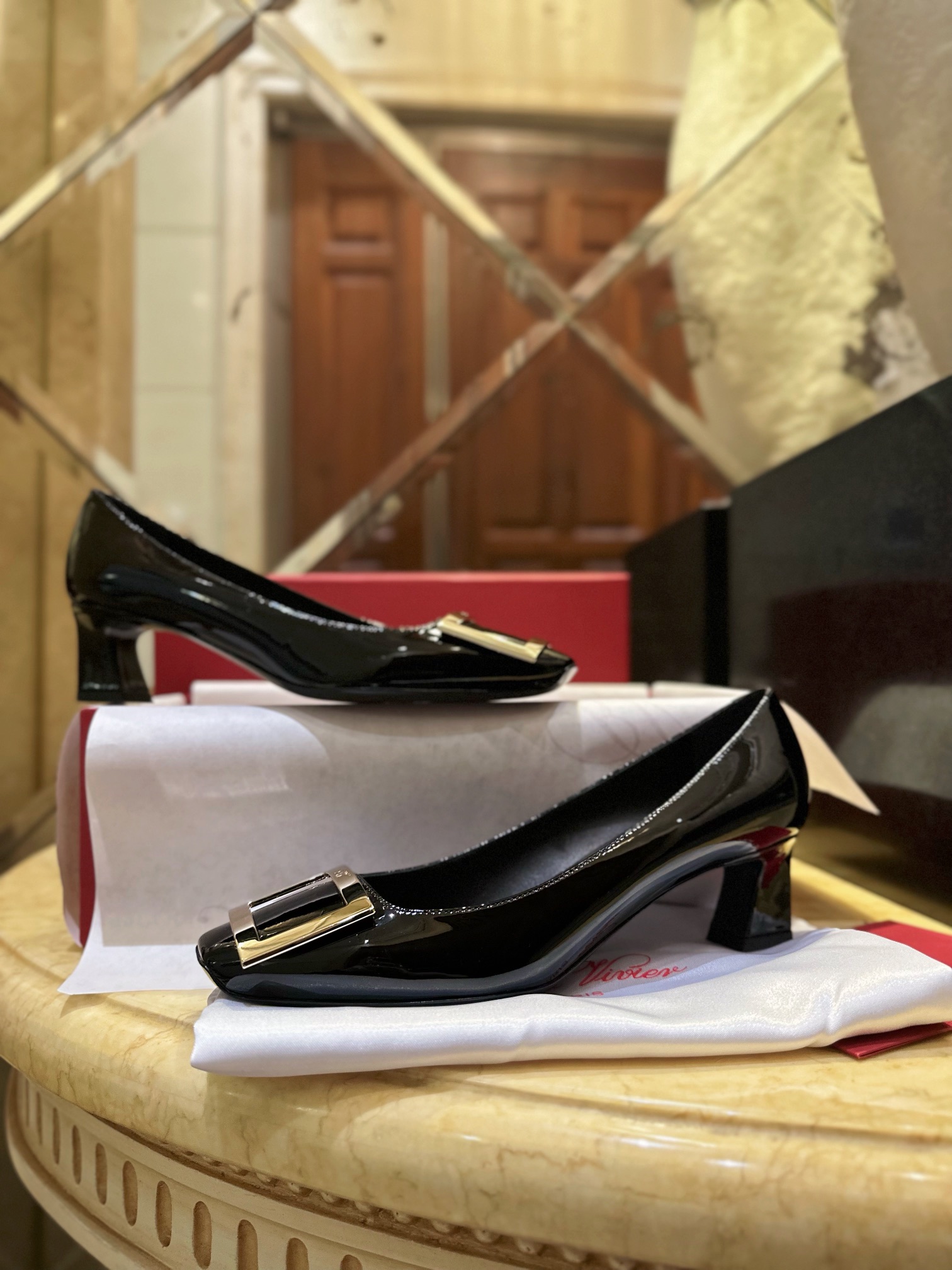 Roger Vivier Horseshoe Heel Single Shoes, Imported Calf Patent Leather + Iconic Square Buckle, Soft Lamb Leather Lining + 4.5cm Heel