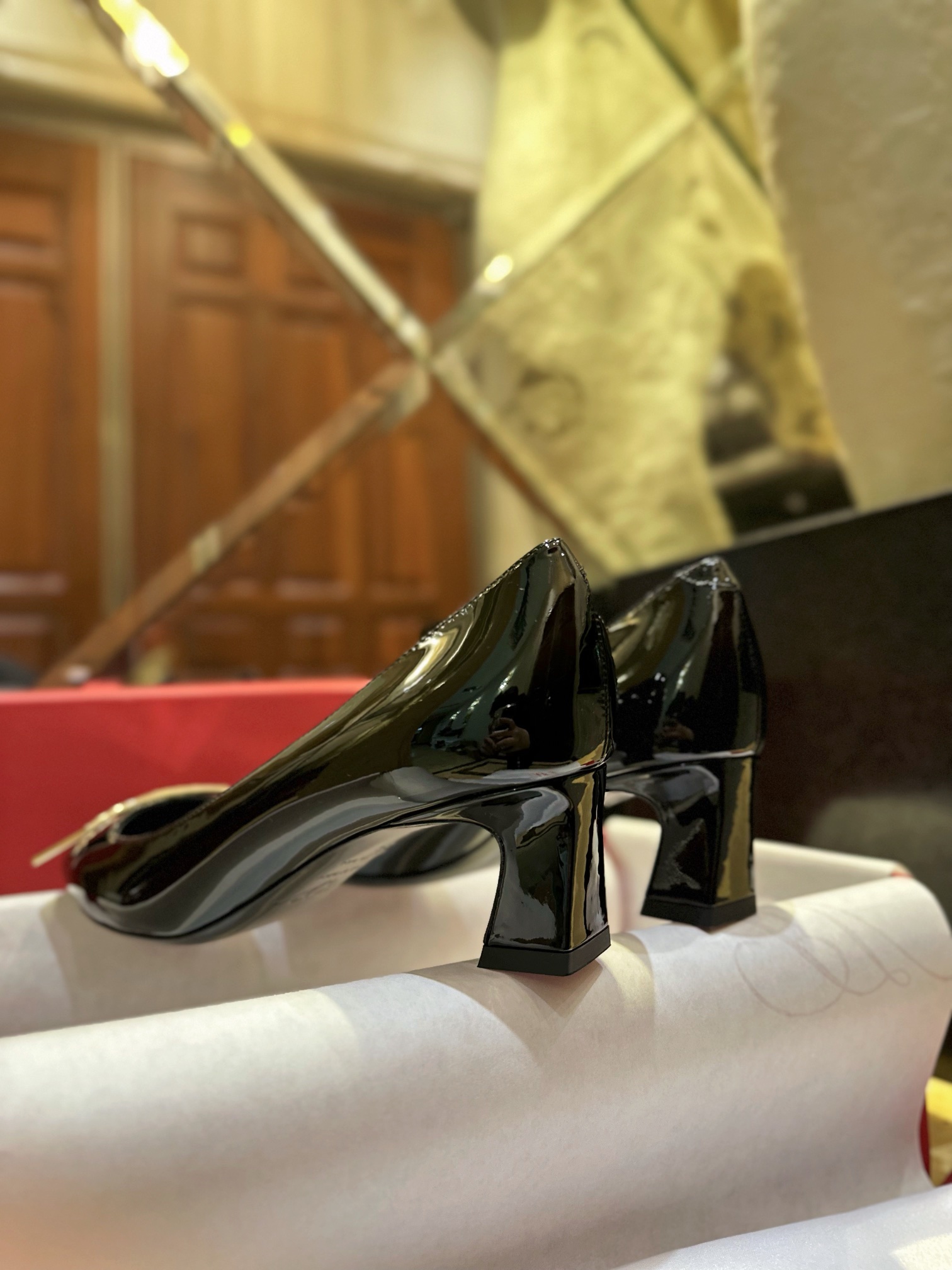 Roger Vivier Horseshoe Heel Single Shoes, Imported Calf Patent Leather + Iconic Square Buckle, Soft Lamb Leather Lining + 4.5cm Heel