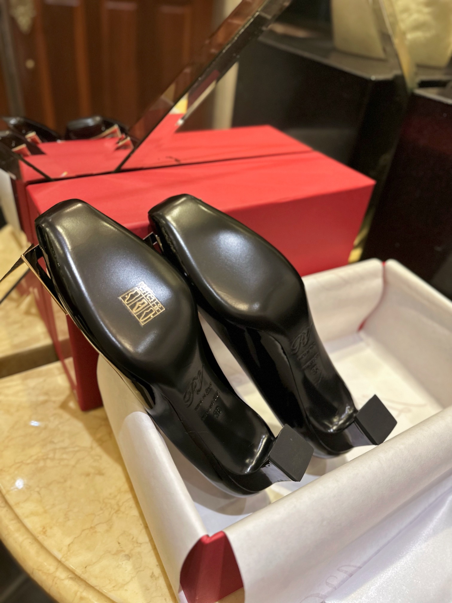 Roger Vivier Horseshoe Heel Single Shoes, Imported Calf Patent Leather + Iconic Square Buckle, Soft Lamb Leather Lining + 4.5cm Heel