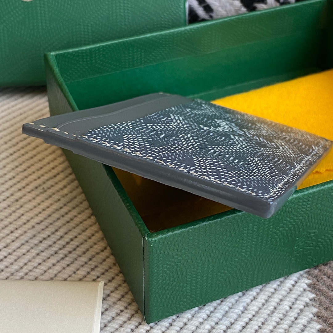 Goyard Double-sided Cardholder, 4 Card Slots, with a Middle Compartment, Size: 10.5×7.5cm